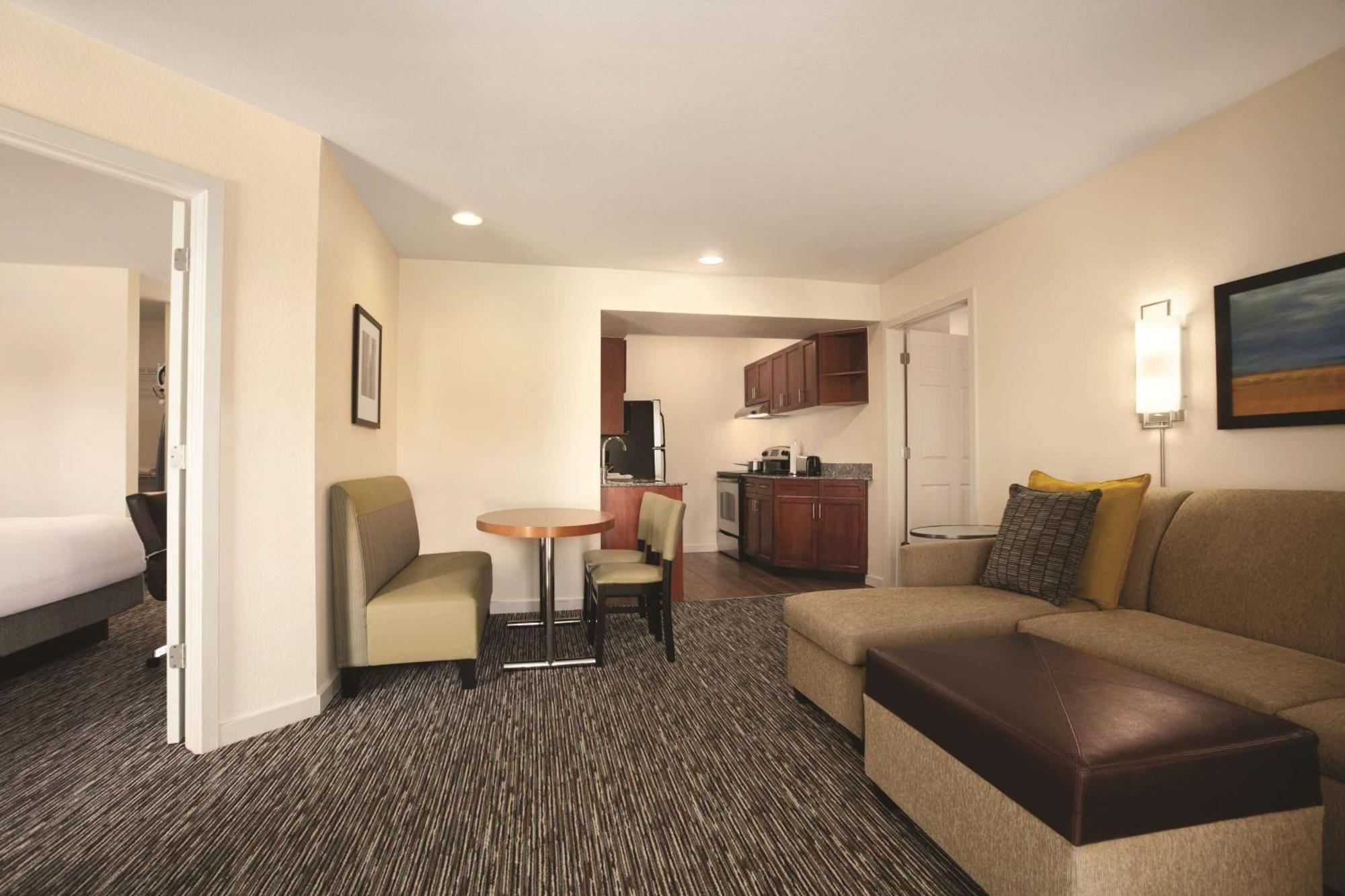 Two-Bedroom King Suite,1276721569:JPEG